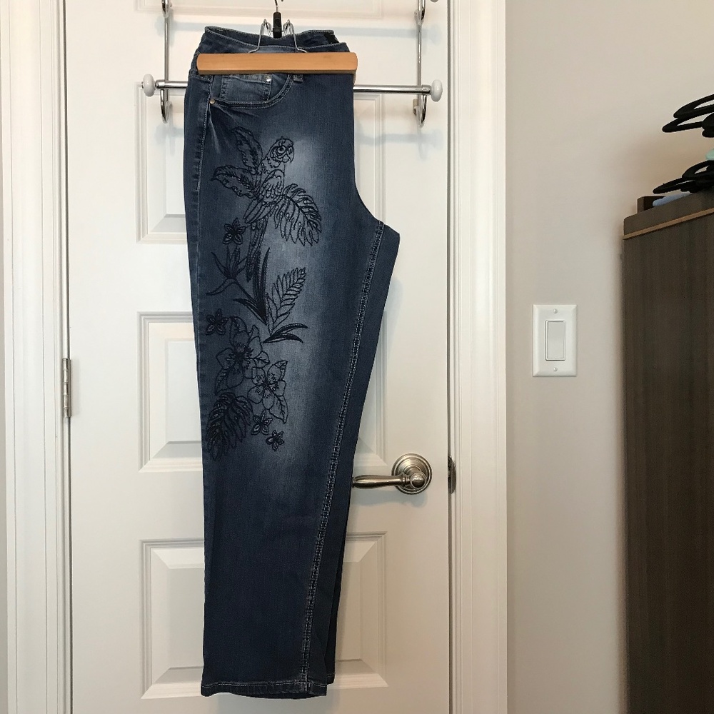Earl Jeans 5 pocket dark wash ankle cuff blue jeans with embroidered parrot (16)